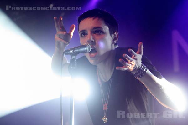 SAVAGES - 2013-02-23 - PARIS - Nouveau Casino - Camille Berthomier